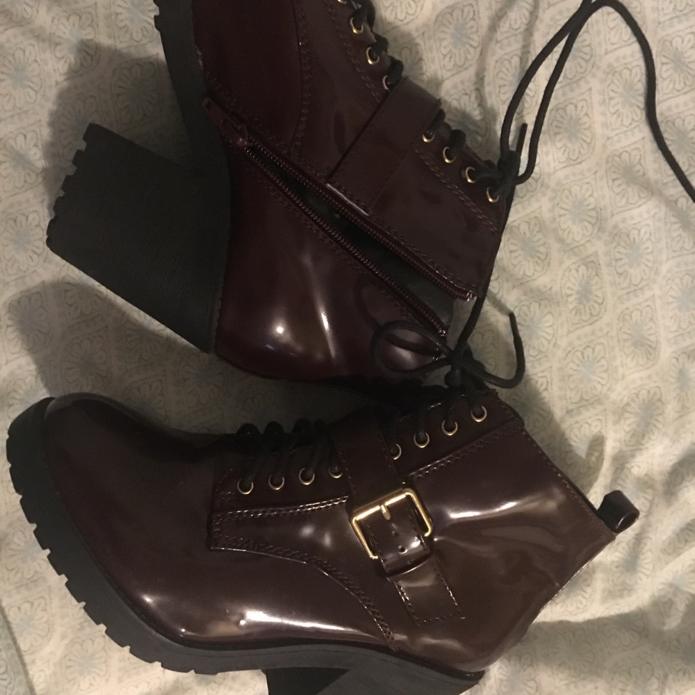 Shoes - Picture 4 of 7